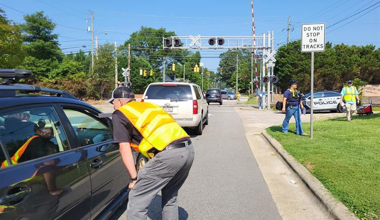 BeRailSafe Partners with Police to Promote Emergency Sign Awareness Day